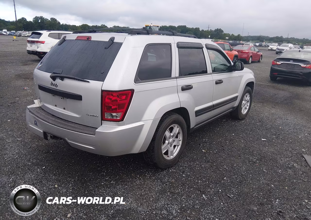 2005 Jeep Grand Cherokee Laredo VIN:1J4GR48KX5C716082 - 4