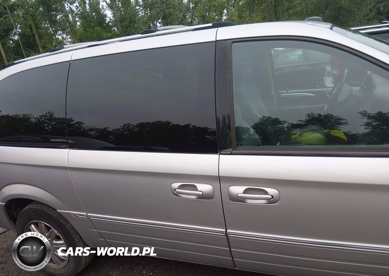 2005 Chrysler Town & Country Limited VIN:2C8GP64L65R418429 - 13