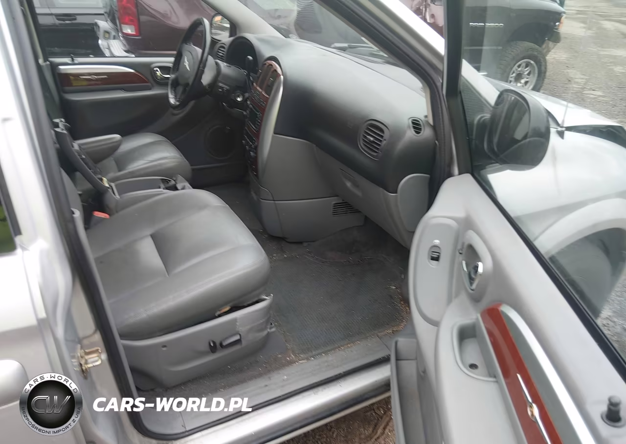 2005 Chrysler Town & Country Limited VIN:2C8GP64L65R418429 - 5