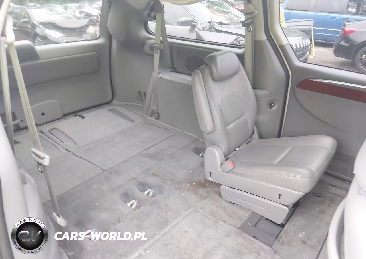 2005 Chrysler Town & Country Limited VIN:2C8GP64L65R418429 - 8