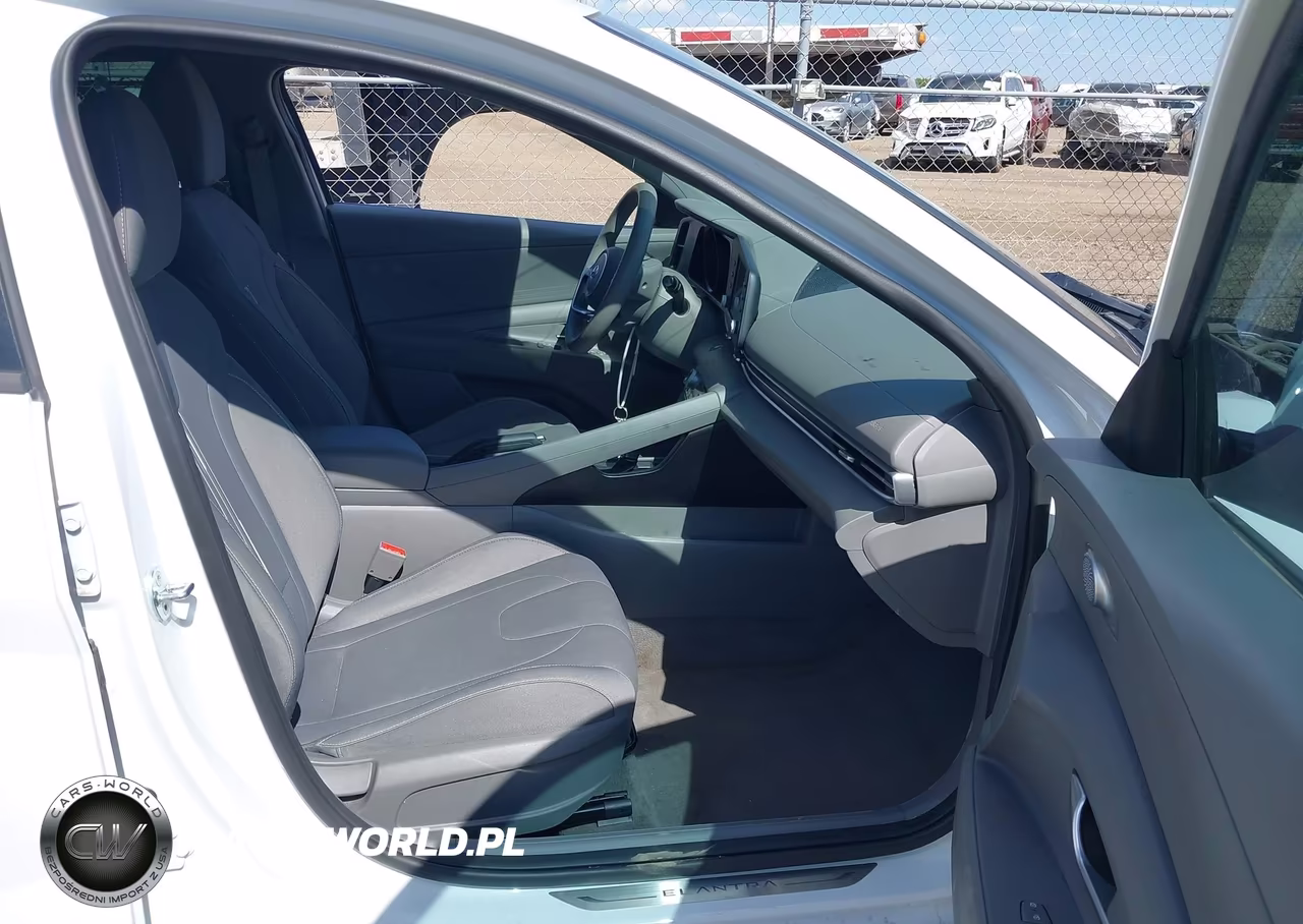 2022 Hyundai Elantra Sel VIN:5NPLM4AG4NH077663 - 5
