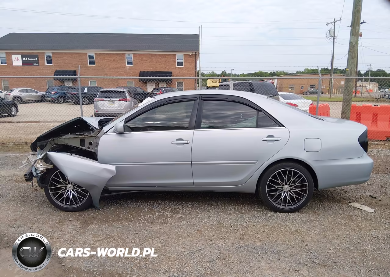 2005 Toyota Camry Le VIN:4T1BE32K55U640842 - 14