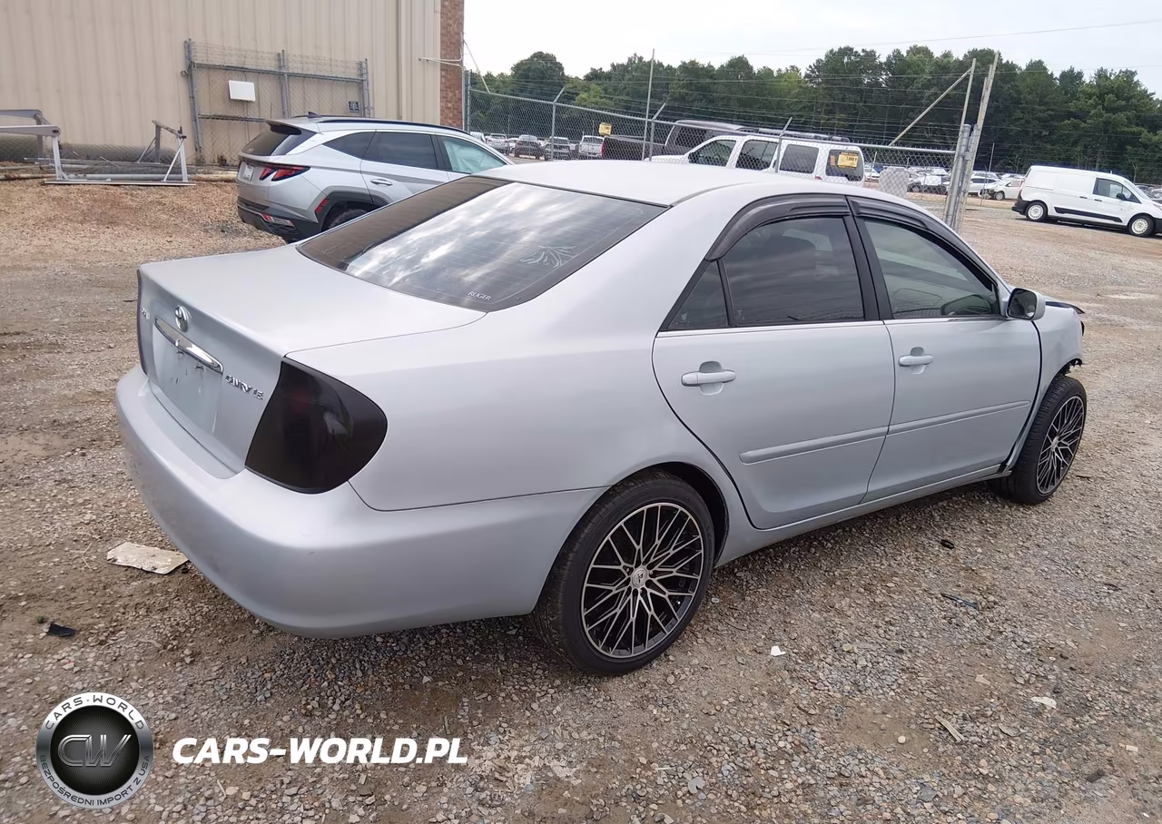 2005 Toyota Camry Le VIN:4T1BE32K55U640842 - 4