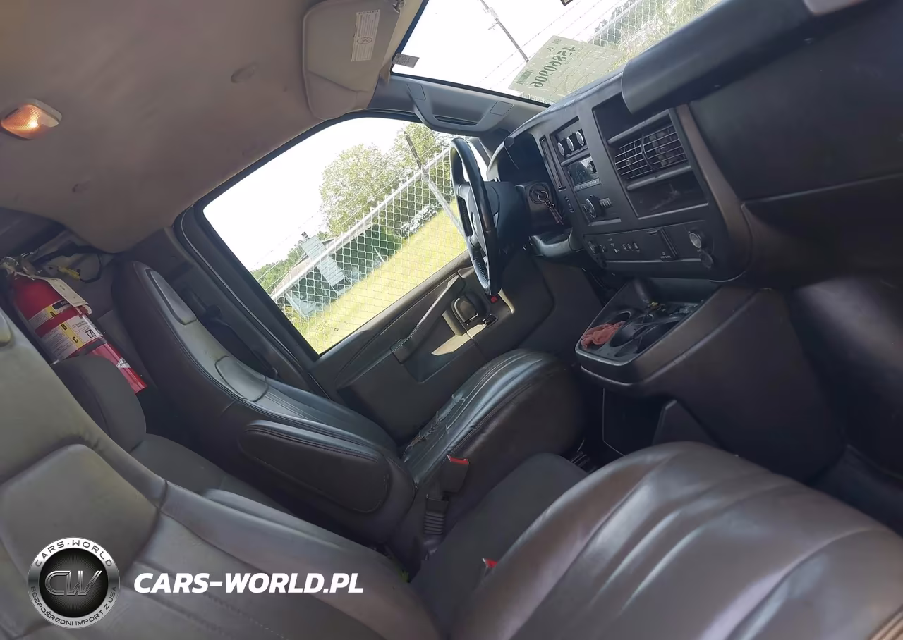 2019 Chevrolet Express 2500 Cargo Utility - Service Van VIN:1GCWGBFP7K1204118 - 5