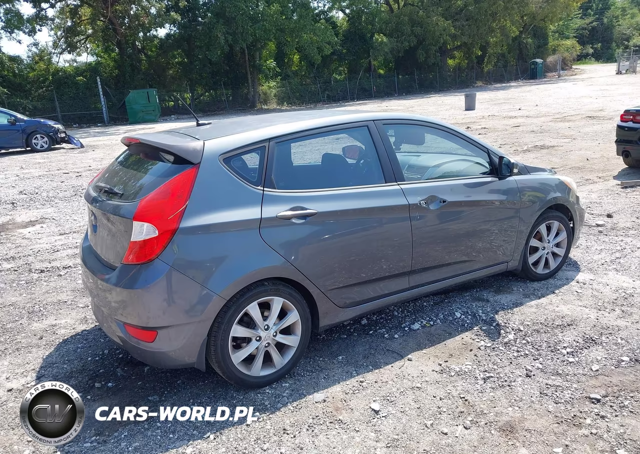 2013 Hyundai Accent Se VIN:KMHCU5AE5DU090054 - 4