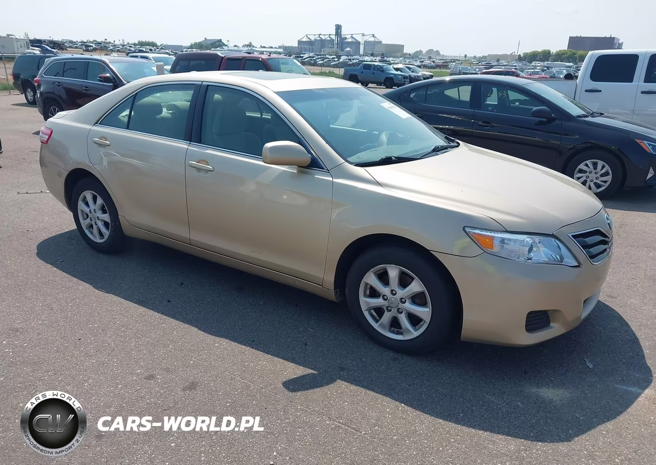 2011 Toyota Camry Le – zdjęcie 1 z 17