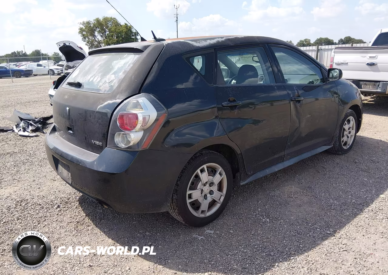 2010 Pontiac Vibe VIN:5Y2SP6E07AZ418830 - 4