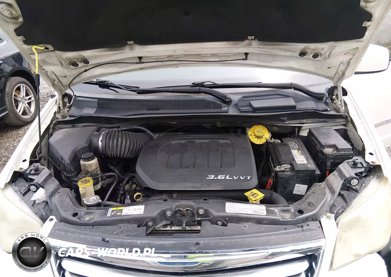 2013 Chrysler Town & Country Touring VIN:2C4RC1BG6DR743627 - 10