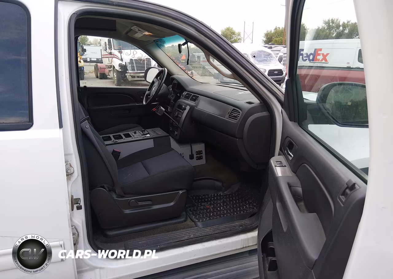 2010 Chevrolet Suburban 2500 Ls VIN:1GNZKLEG2AR233763 - 5