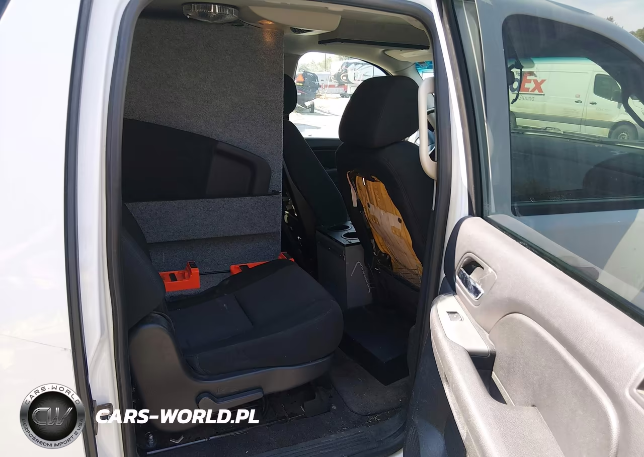 2010 Chevrolet Suburban 2500 Ls VIN:1GNZKLEG2AR233763 - 8