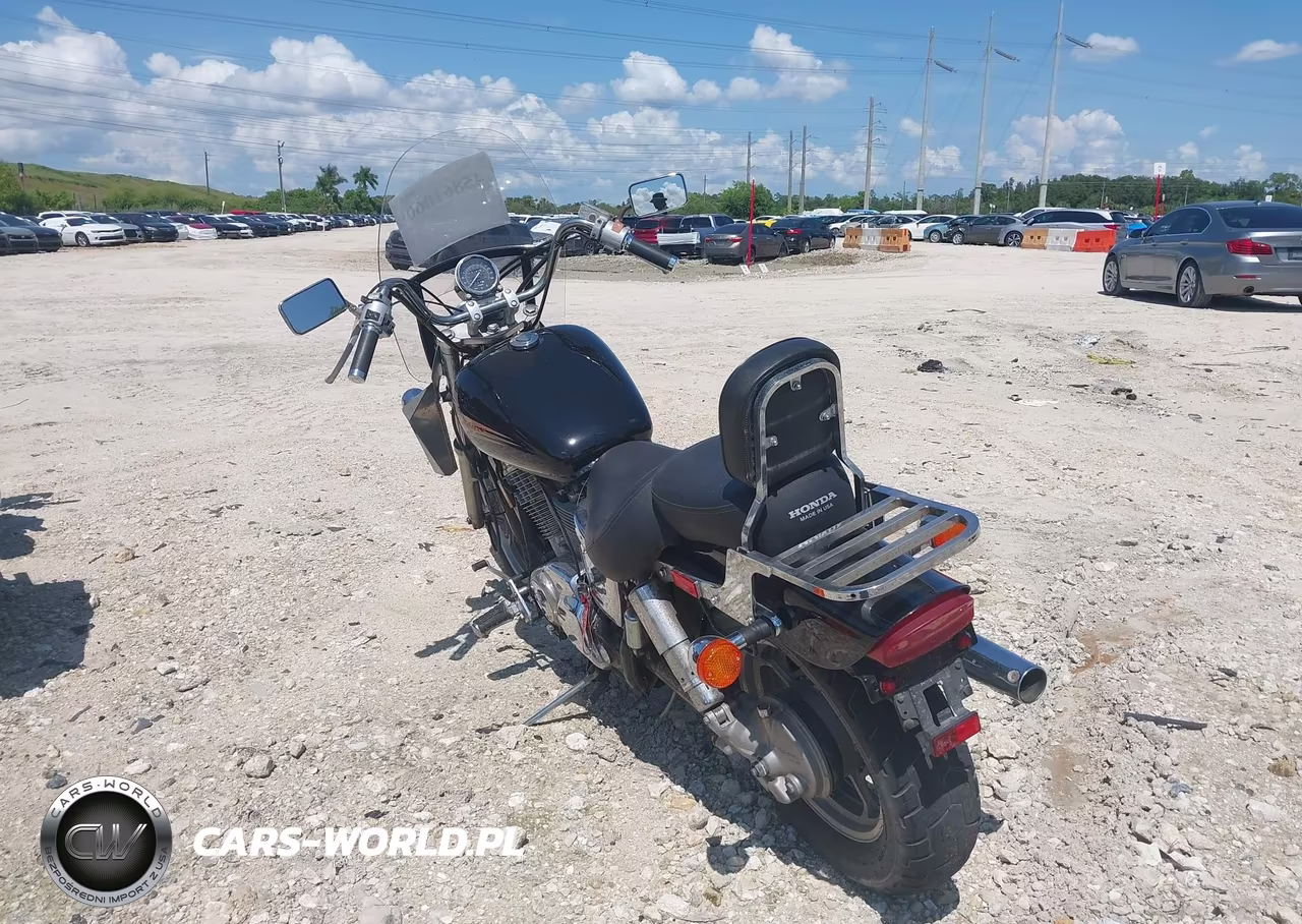 1997 Honda Vt1100 (Shadow Spirit 1100) VIN:1HFSC1802VA103857 - 3