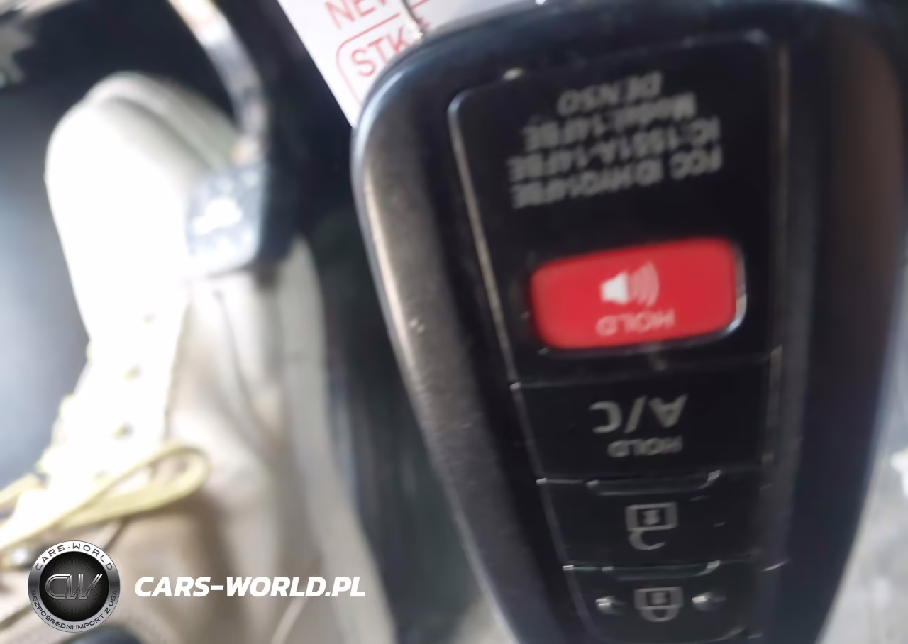 2018 Toyota Prius Prime Plus VIN:JTDKARFP3J3083096 - 11