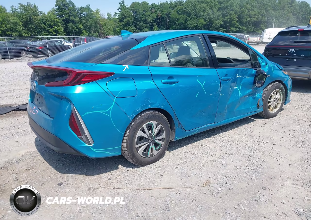 2018 Toyota Prius Prime Plus VIN:JTDKARFP3J3083096 - 4