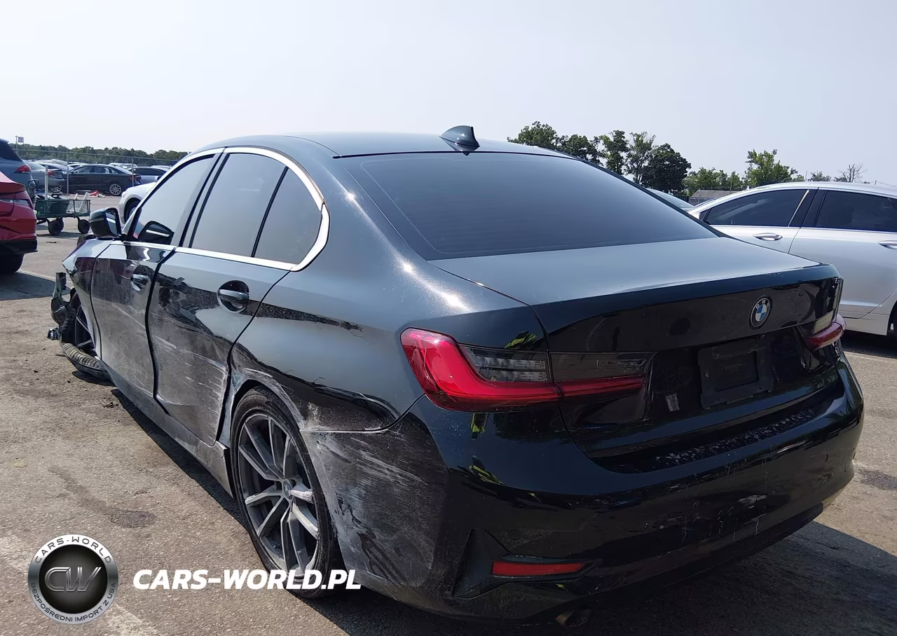 2019 BMW 330I xDrive VIN:WBA5R7C54KAJ82601 - 3