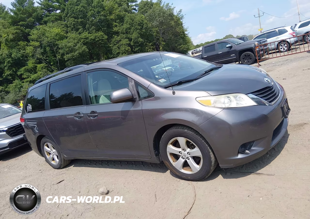 2011 Toyota Sienna Le V6 VIN:5TDKK3DC1BS042928 - 13