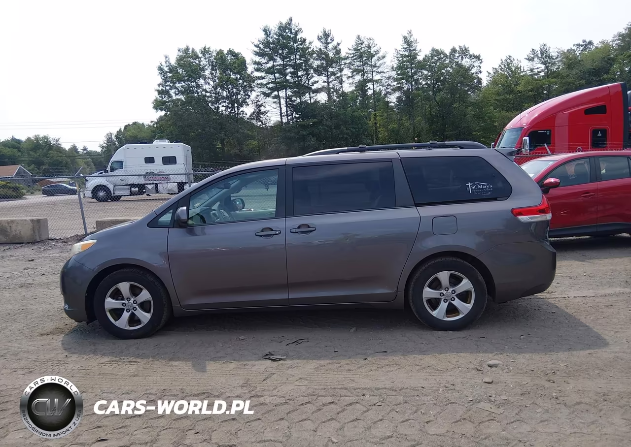 2011 Toyota Sienna Le V6 VIN:5TDKK3DC1BS042928 - 14