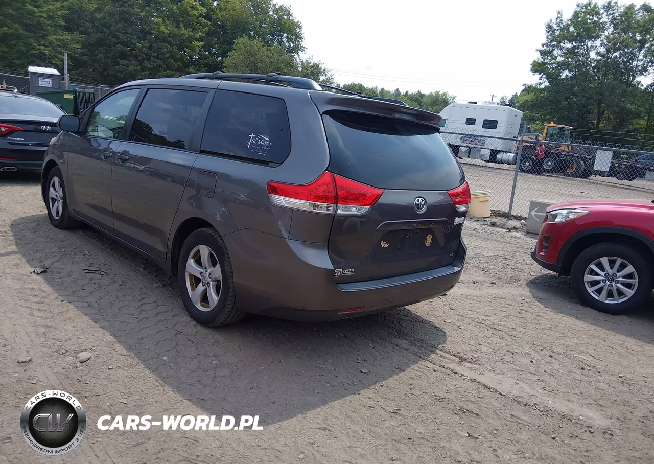 2011 Toyota Sienna Le V6 VIN:5TDKK3DC1BS042928 - 3