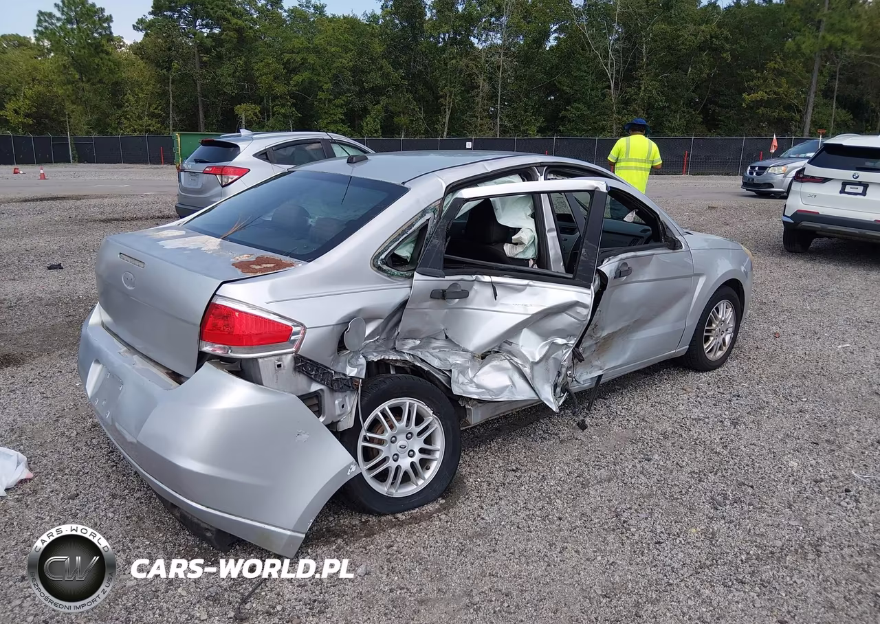 2010 Ford Focus Se VIN:1FAHP3FN7AW209355 - 4