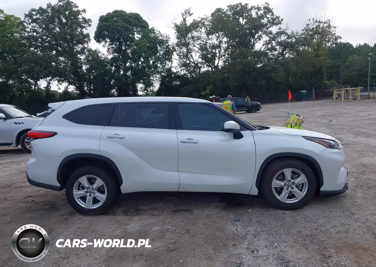 2022 Toyota Highlander L VIN:5TDCZRAH8NS539059 - 14