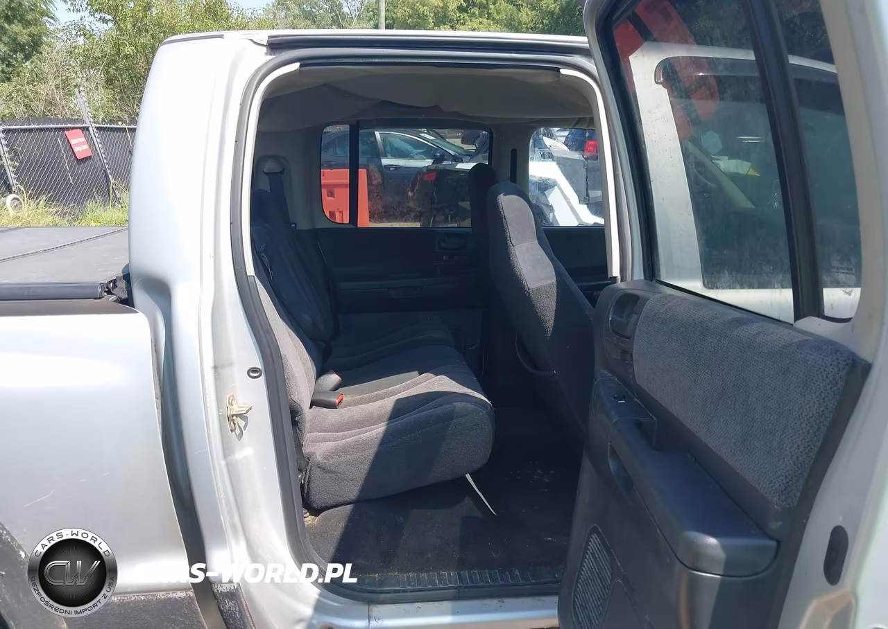 2004 Dodge Dakota Sport-Sxt VIN:1D7HL38NX4S558949 - 8
