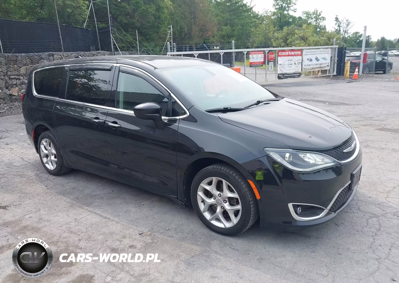 2017 Chrysler Pacifica Touring Plus – zdjęcie 1 z 16