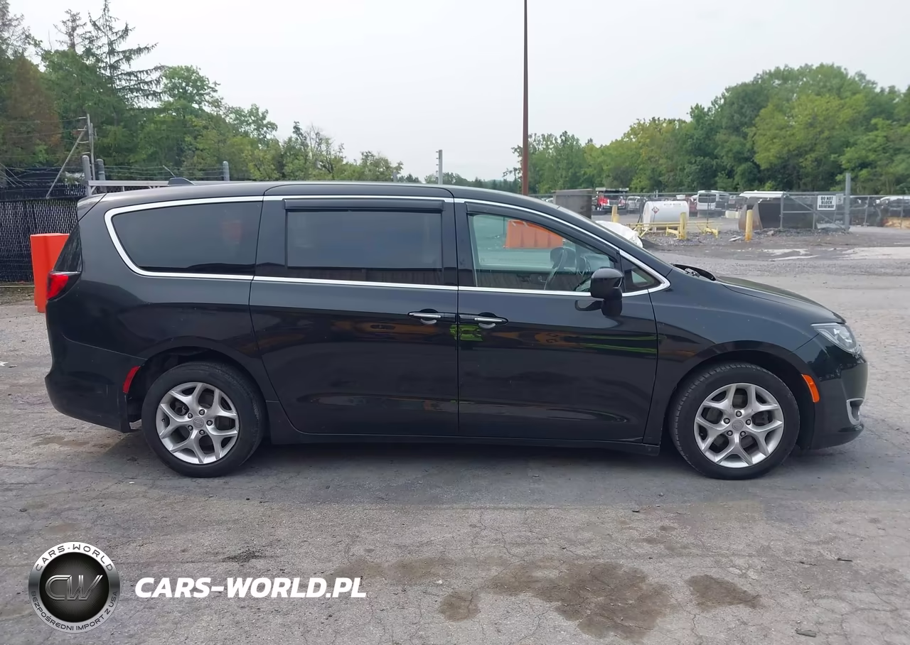 2017 Chrysler Pacifica Touring Plus VIN:2C4RC1BG0HR803455 - 13