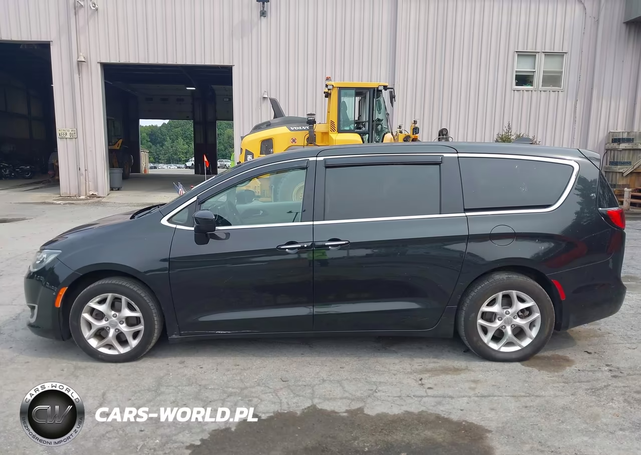 2017 Chrysler Pacifica Touring Plus VIN:2C4RC1BG0HR803455 - 14