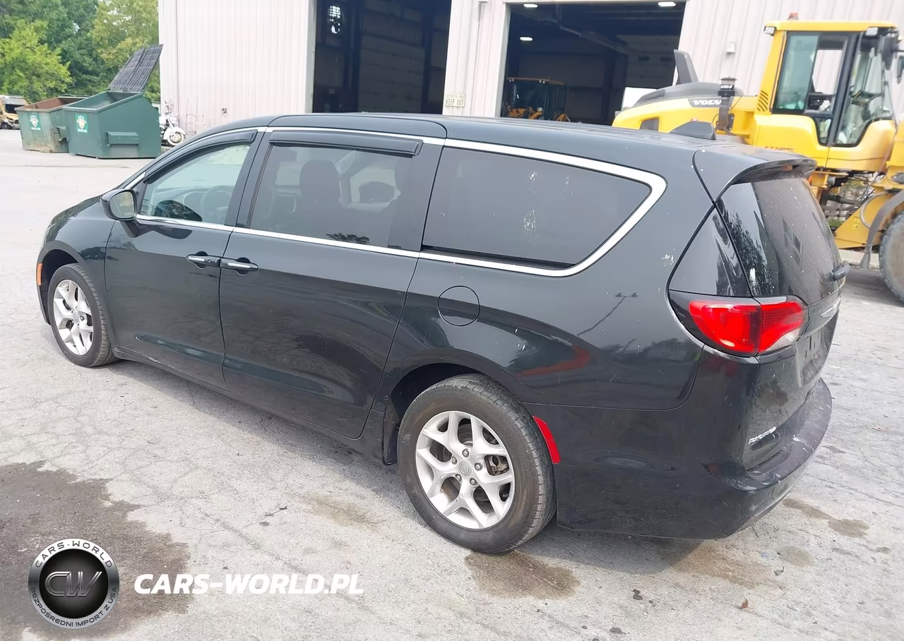 2017 Chrysler Pacifica Touring Plus VIN:2C4RC1BG0HR803455 - 3