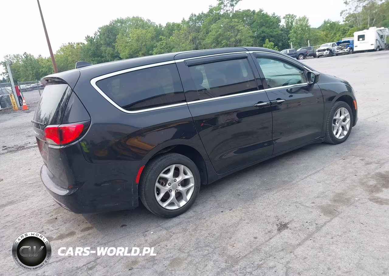2017 Chrysler Pacifica Touring Plus VIN:2C4RC1BG0HR803455 - 4