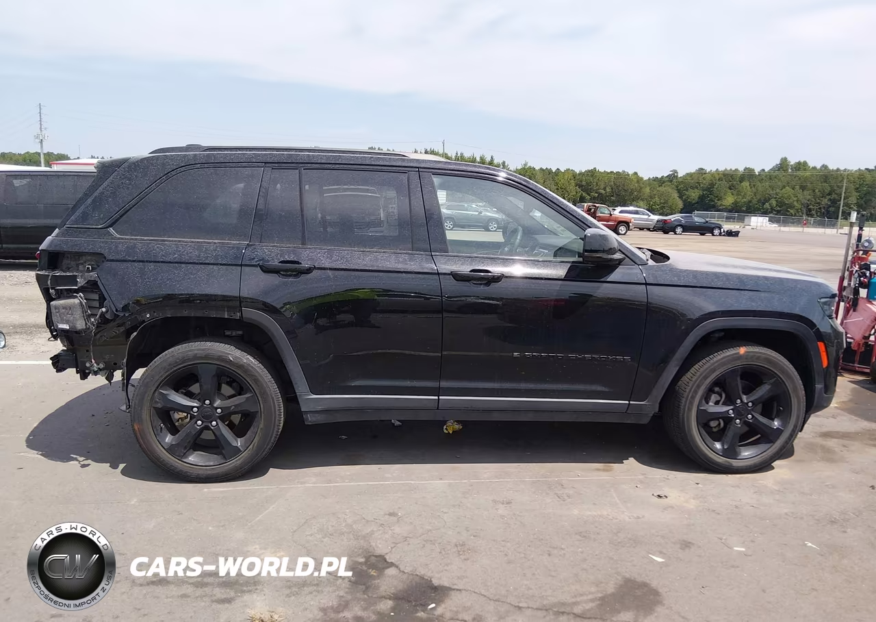 2023 Jeep Grand Cherokee Altitude 4X4 VIN:1C4RJHAG8PC632946 - 13