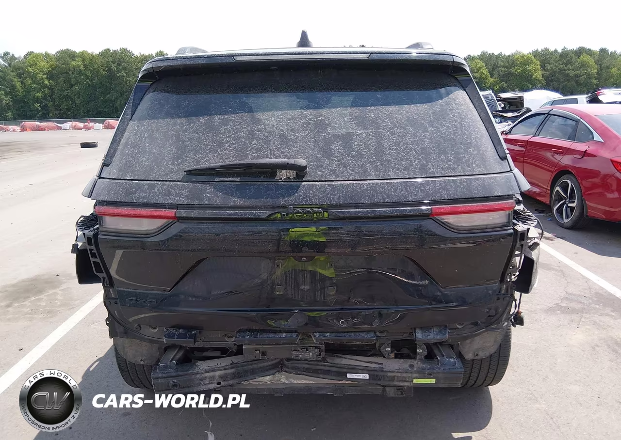 2023 Jeep Grand Cherokee Altitude 4X4 VIN:1C4RJHAG8PC632946 - 16