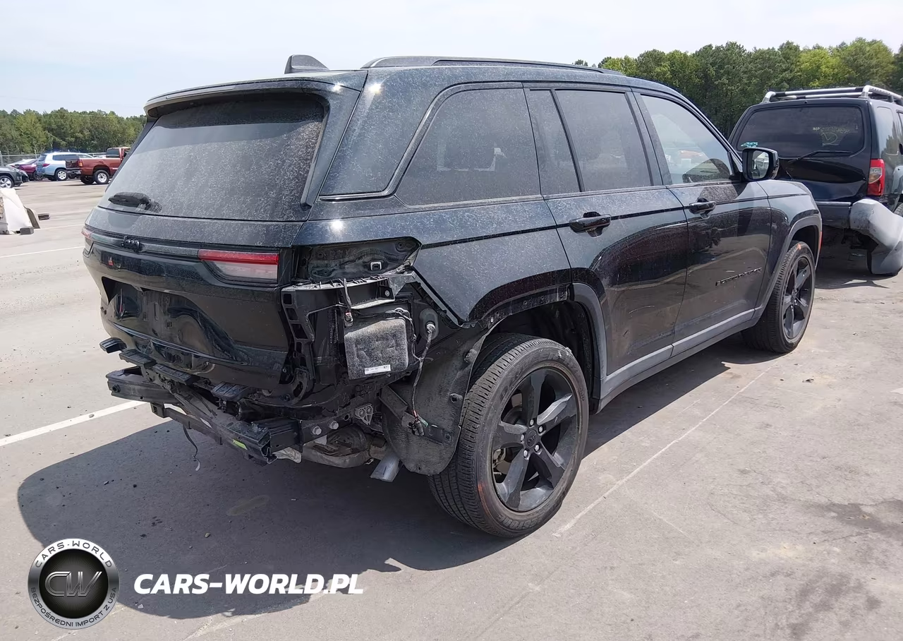 2023 Jeep Grand Cherokee Altitude 4X4 VIN:1C4RJHAG8PC632946 - 4