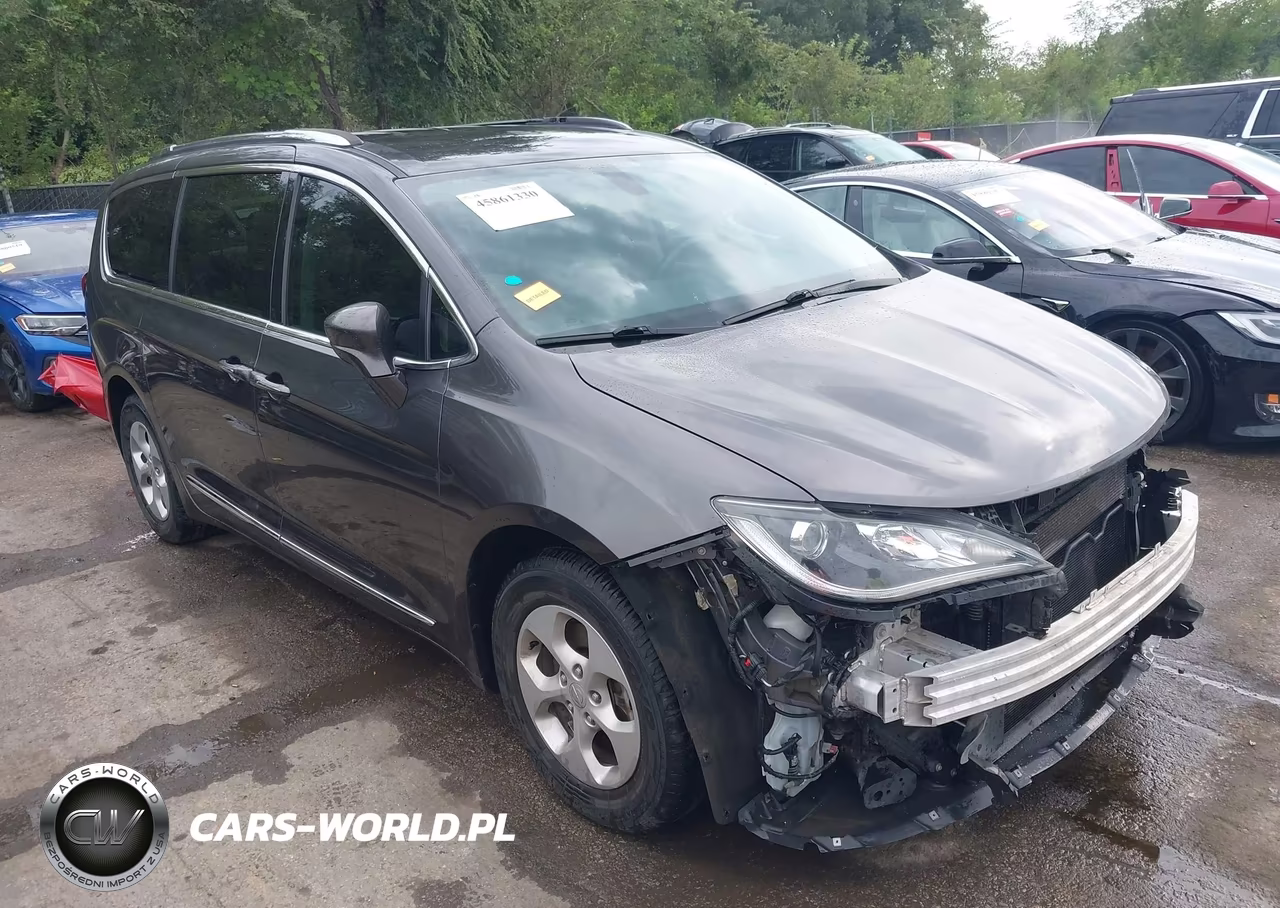 2017 Chrysler Pacifica Touring-L Plus