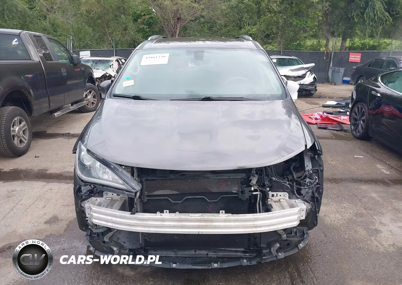 2017 Chrysler Pacifica Touring-L Plus VIN:2C4RC1EG8HR614435 - 13