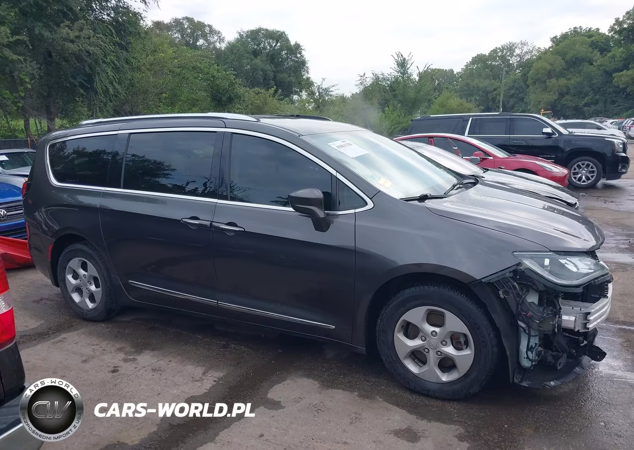2017 Chrysler Pacifica Touring-L Plus VIN:2C4RC1EG8HR614435 - 14