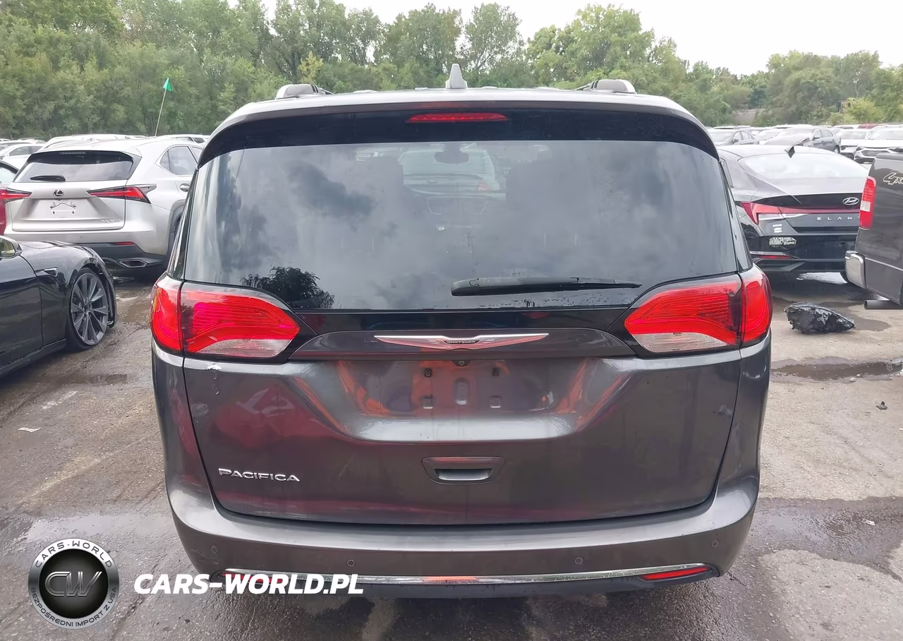 2017 Chrysler Pacifica Touring-L Plus VIN:2C4RC1EG8HR614435 - 17