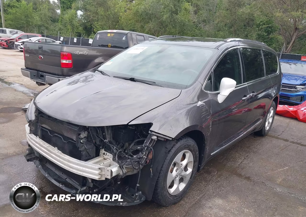 2017 Chrysler Pacifica Touring-L Plus VIN:2C4RC1EG8HR614435 - 2