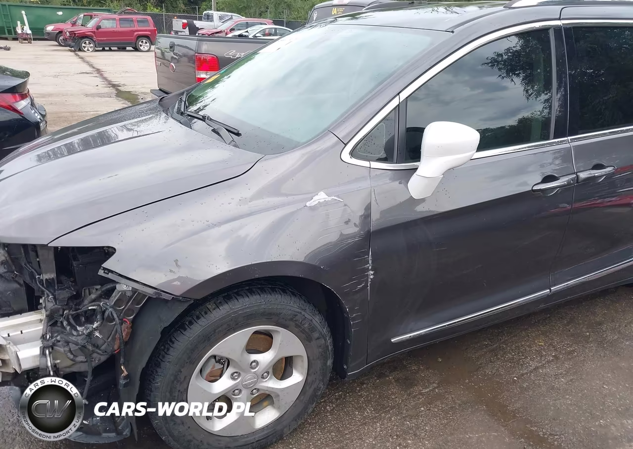 2017 Chrysler Pacifica Touring-L Plus VIN:2C4RC1EG8HR614435 - 20