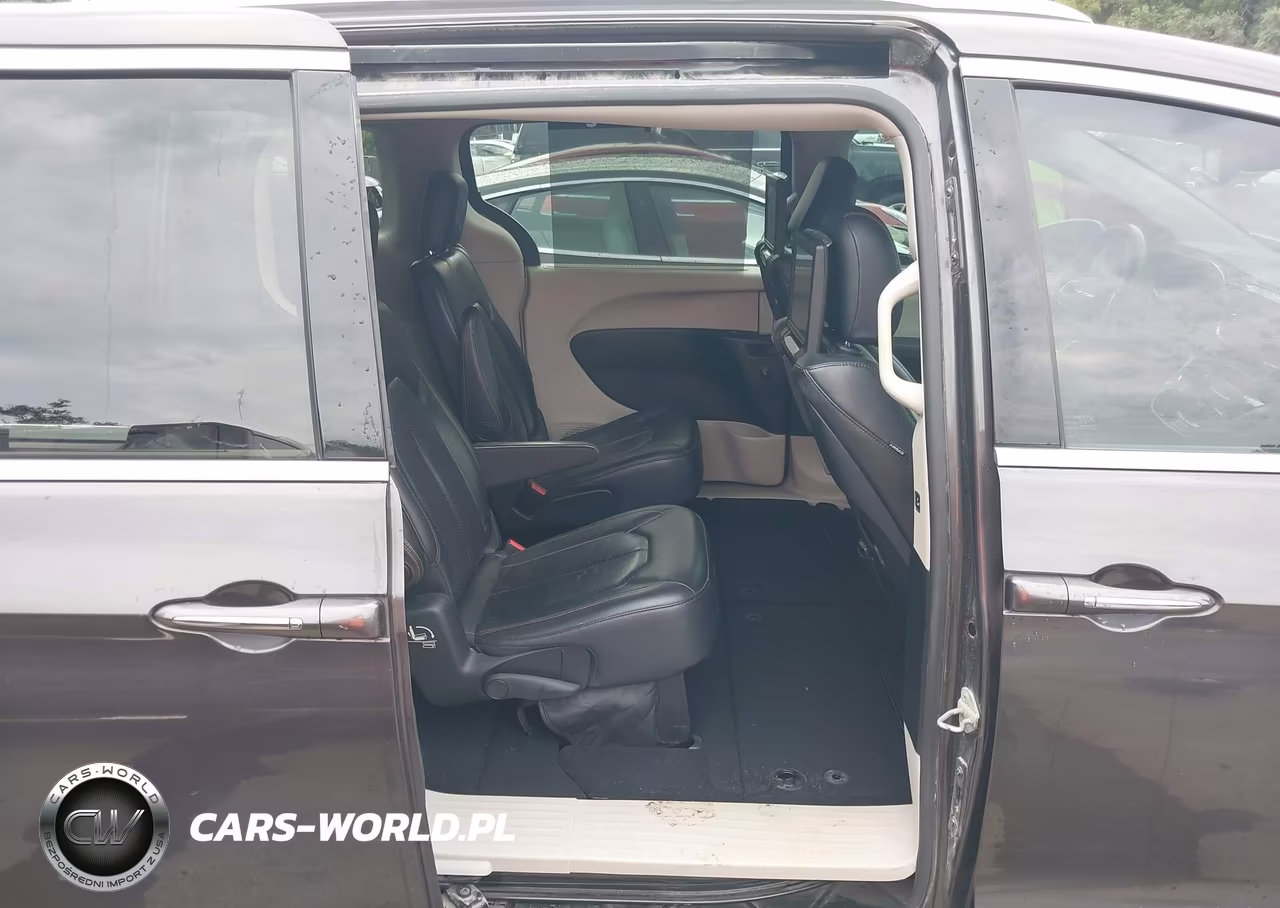 2017 Chrysler Pacifica Touring-L Plus VIN:2C4RC1EG8HR614435 - 8