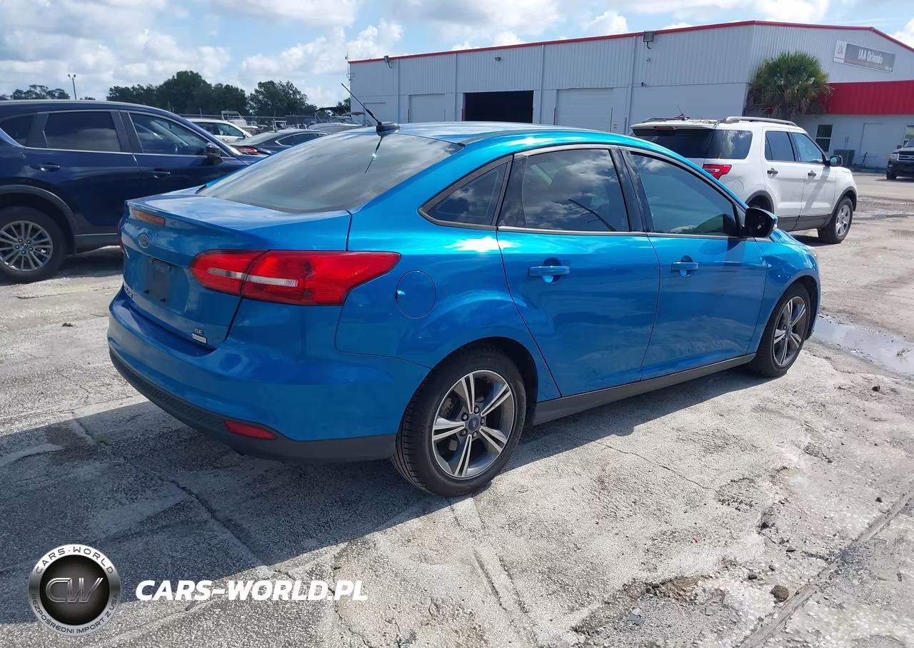 2016 Ford Focus Se VIN:1FADP3FE8GL356289 - 4