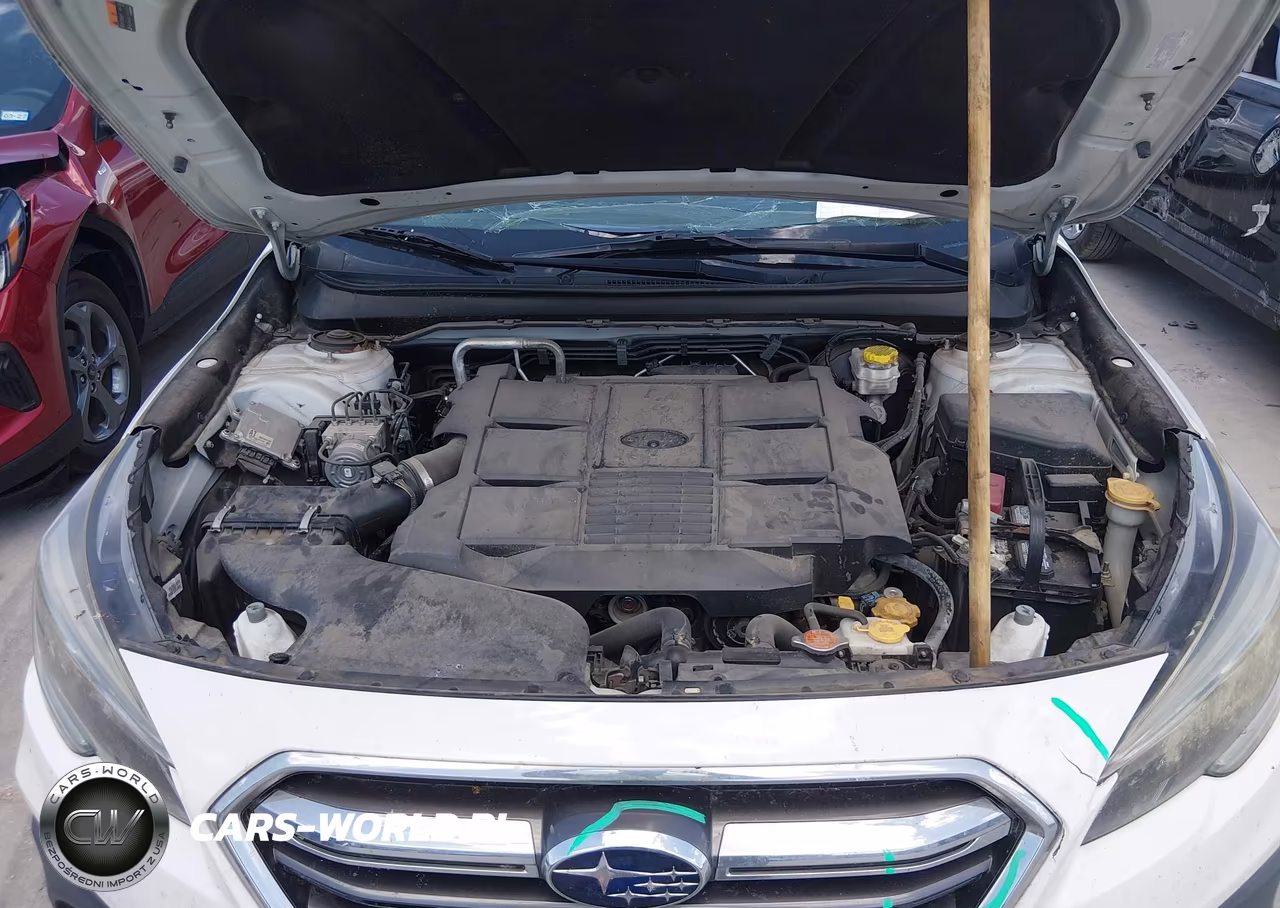 2018 Subaru Outback 3.6R Touring VIN:4S4BSETC4J3308807 - 10