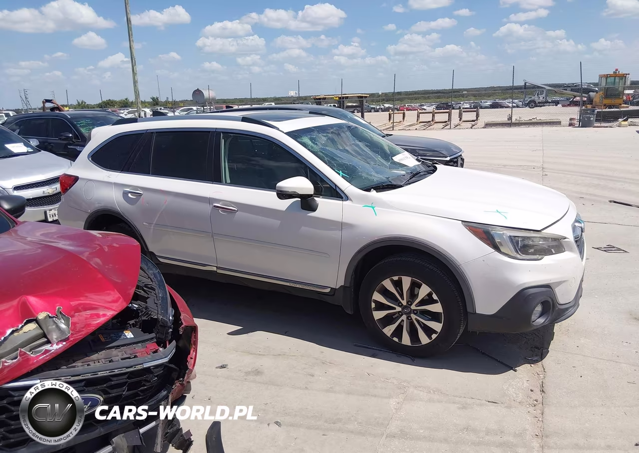 2018 Subaru Outback 3.6R Touring VIN:4S4BSETC4J3308807 - 13