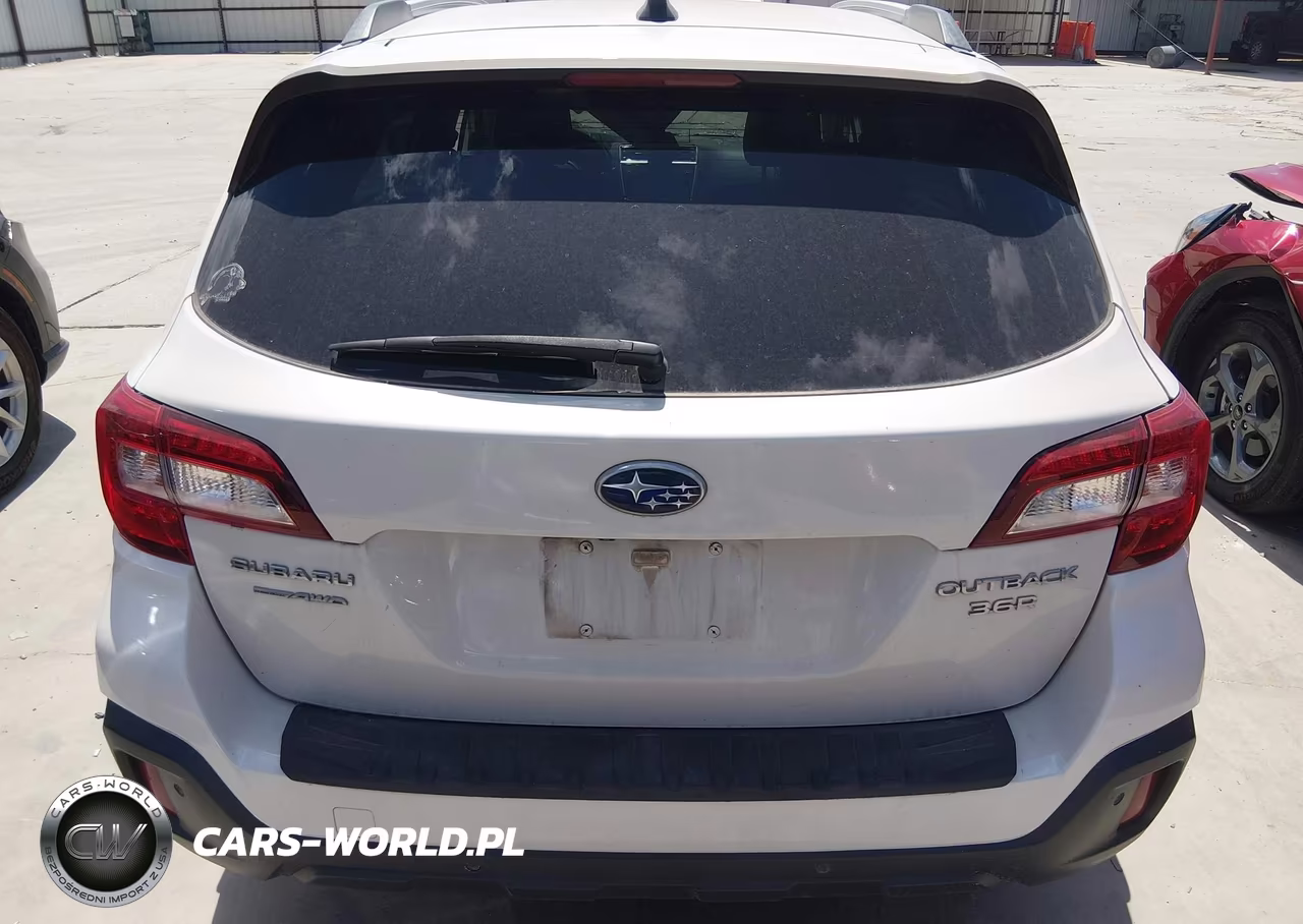 2018 Subaru Outback 3.6R Touring VIN:4S4BSETC4J3308807 - 16