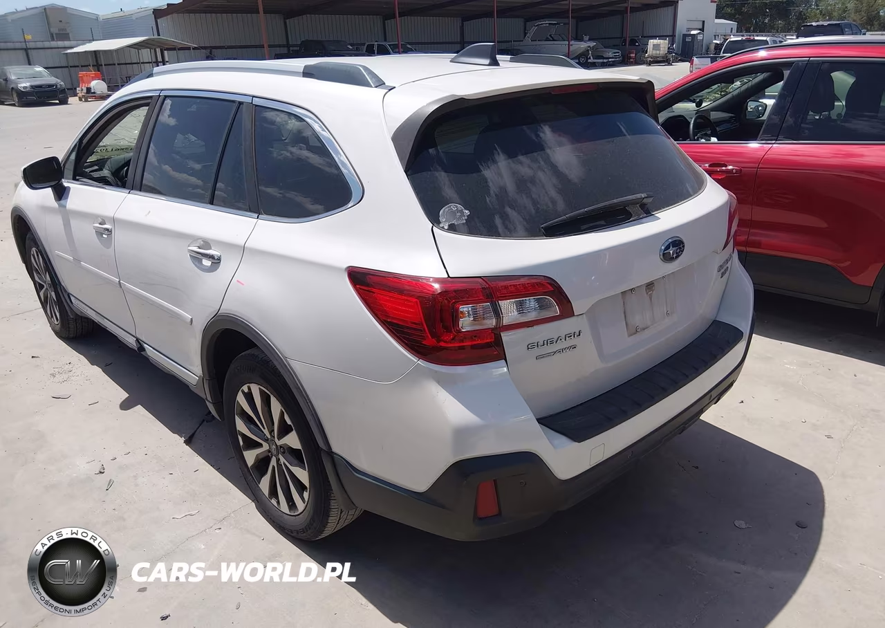2018 Subaru Outback 3.6R Touring VIN:4S4BSETC4J3308807 - 3