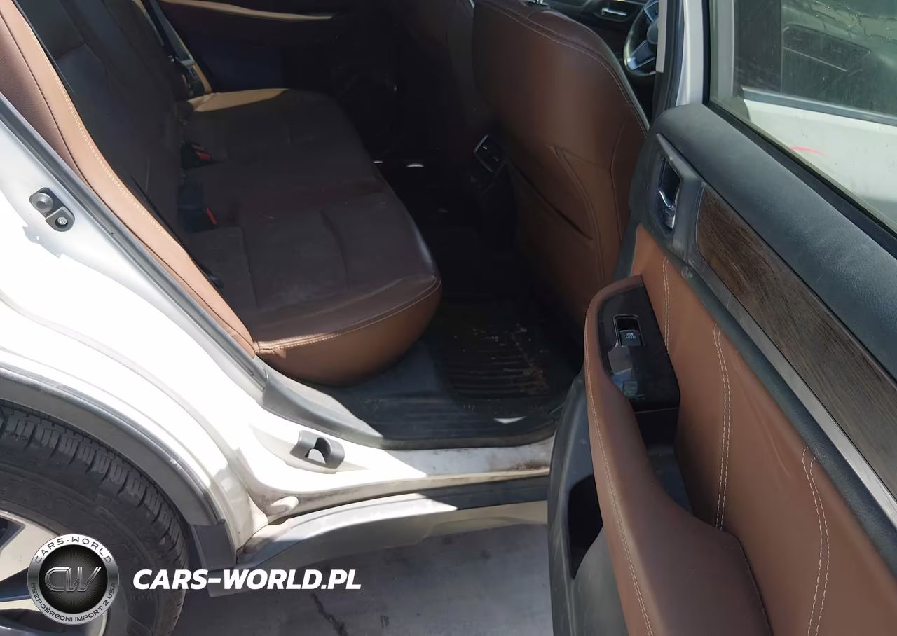 2018 Subaru Outback 3.6R Touring VIN:4S4BSETC4J3308807 - 8