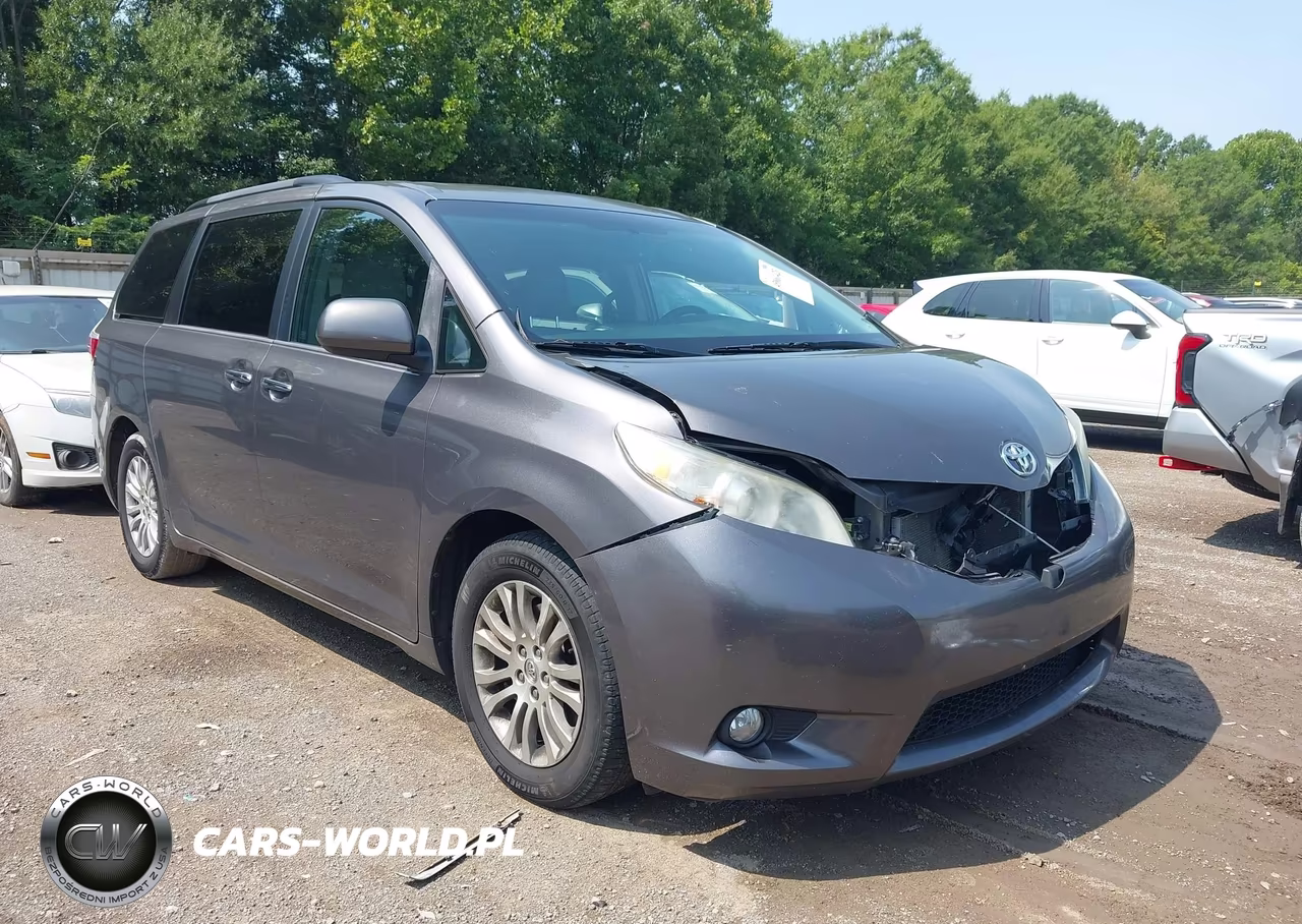 2015 Toyota Sienna Xle 8 Passenger
