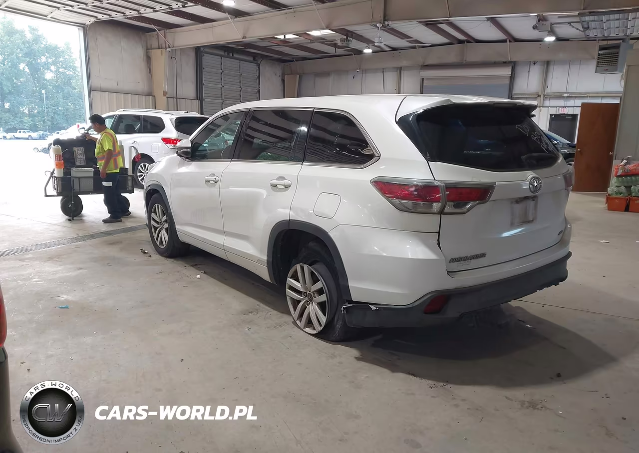 2016 Toyota Highlander Le V6 VIN:5TDBKRFH5GS326338 - 3