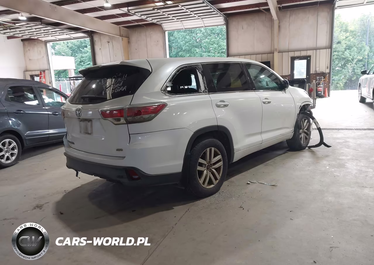 2016 Toyota Highlander Le V6 VIN:5TDBKRFH5GS326338 - 4