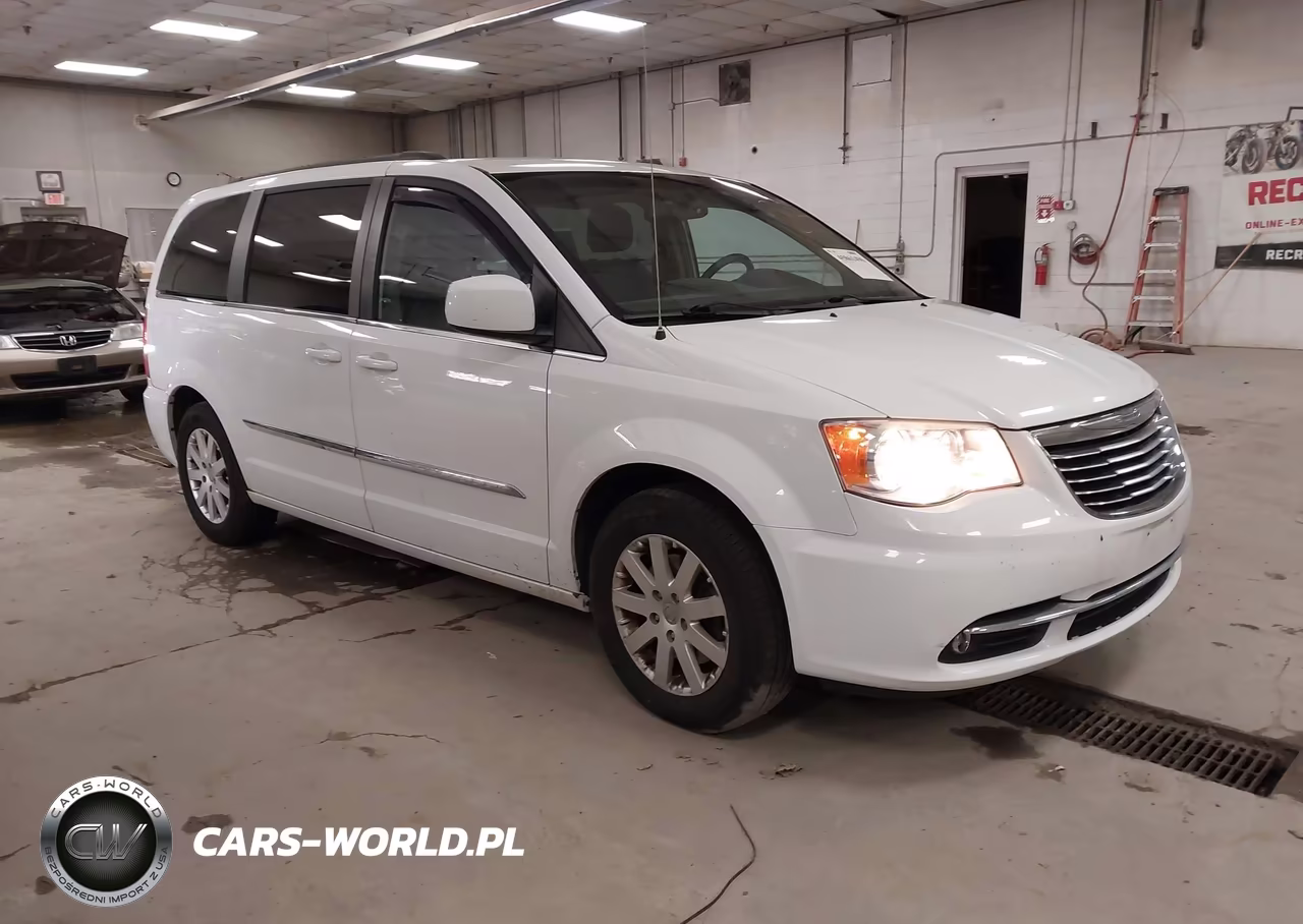2015 Chrysler Town & Country Touring – zdjęcie 1 z 17