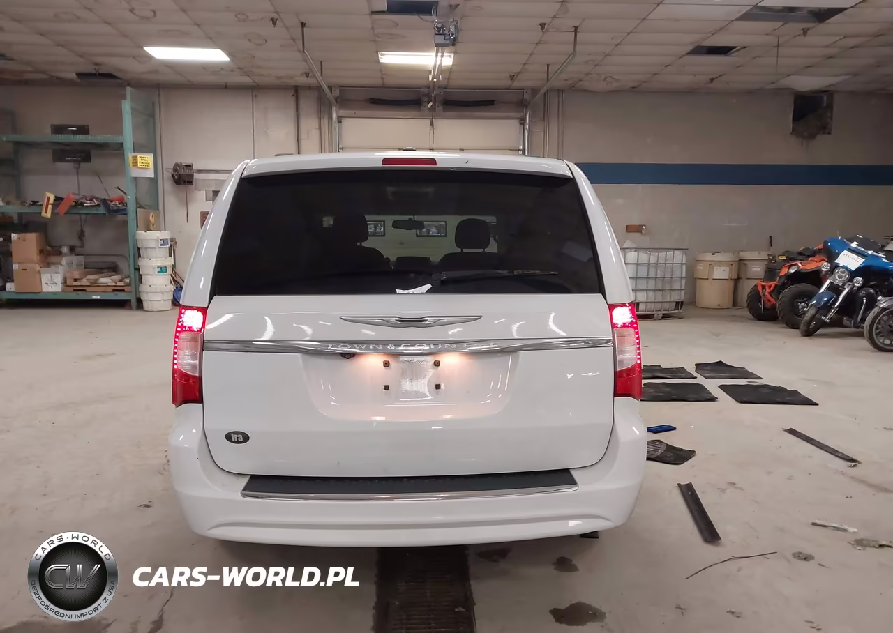 2015 Chrysler Town & Country Touring VIN:2C4RC1BG8FR619748 - 17